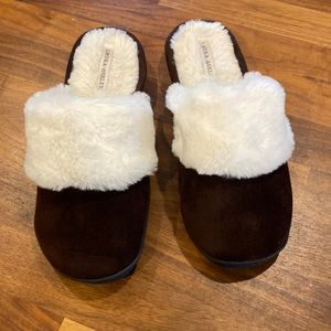 Laura Ashley Slippers Size XL (9.5-10.5)